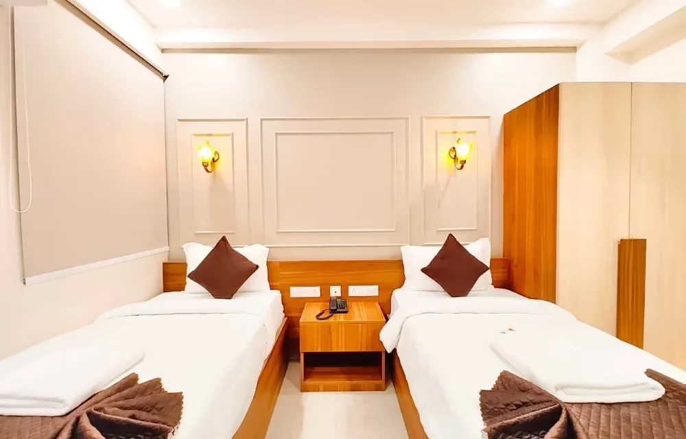 How Smart Travelers Choose the Right Hotel Near Transit Hubs Without Overpaying at RG Residency